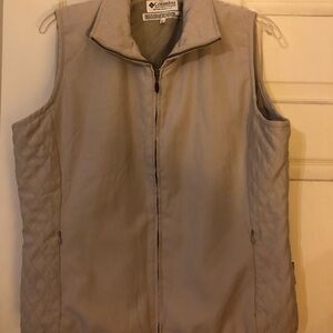 Columbia quilted vest, L